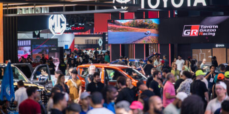 Salão do Automóvel reformula estandes e atrai bom público