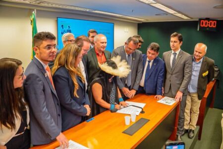 Fiema prestigia assinatura de ordem de serviços para novos campis do IFMA