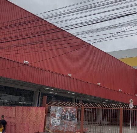Loja do Eletro Mateus no bairro do João Paulo é adaptada para ser a primeira Mateus Farma de São Luís