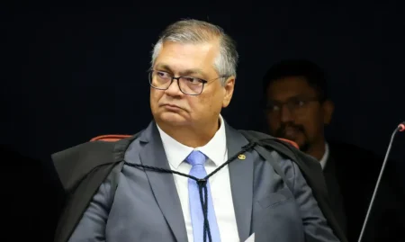Ministro do STF Flávio Dino proíbe saques em espécie de recursos oriundos de emendas parlamentares