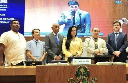 HOMENAGEM Vereador Astro de Ogum recebe da Assembleia Legislativa Medalha do Mérito Manuel Beckman