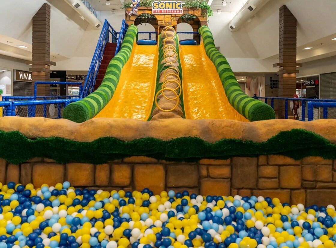 DIERSÃO NO SHOPPING Sonic comemora 35 anos e vira atração inédita em parque temático no Rio Anil Shopping