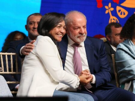 Eliziane Gama anuncia quinta mudança de partido em vinte de vida pública e comemora estar mais próxima de Lula