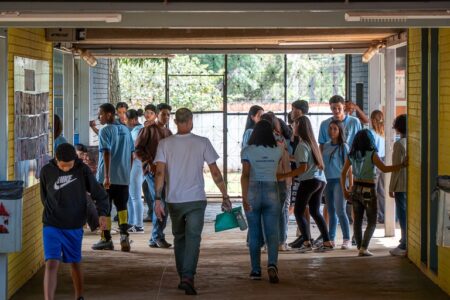 Após dois anos de Pé-de-Meia, abandono escolar cai 31% no Maranhão, onde há 322 mil estudantes beneficiados