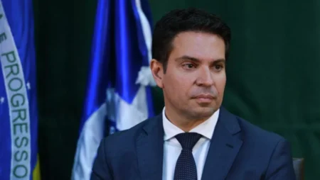 Foragido da Justiça brasileira, ex-deputado Ramagem é detido por autoridades migratórias nos EUA