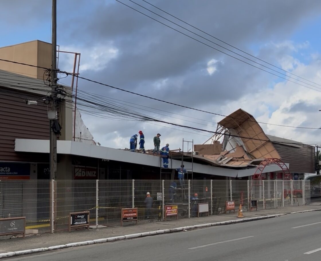 OBRAS DE RECUPERAÇÃO Marajó Shopping suspende parcialmente seus serviços após ser atingido por forte ventania que danificou seu telhado