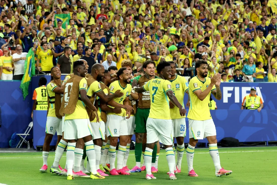 SELEÇÃO DESENCANTA Após vitória sobre Escócia e classificação em primeiro lugar do Grupo C, Ancelotti pede calma para o mata-mata