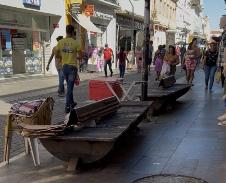 TUDO COMO ANTES Rua Grande volta a enfrentar os mesmos problemas de antes das obras de revitalização concluídas em 2019