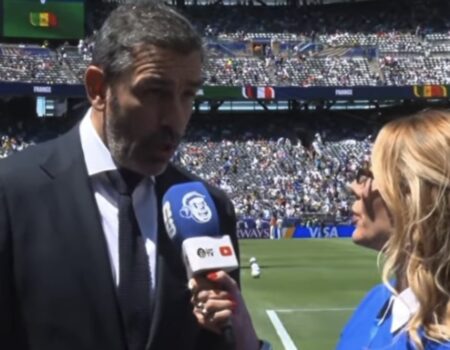 ROBERT PIRÈS Repórter da CazéTV descobre no final da entrevista que ex-jogador que ela entrevistou em Francês fala muito bem o Português