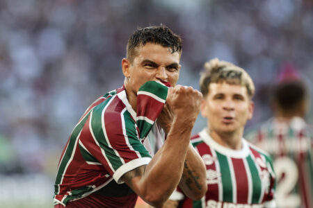 Thiago Silva está de volta ao Fluminense e assinou contrato até dezembro de 2026 com o clube