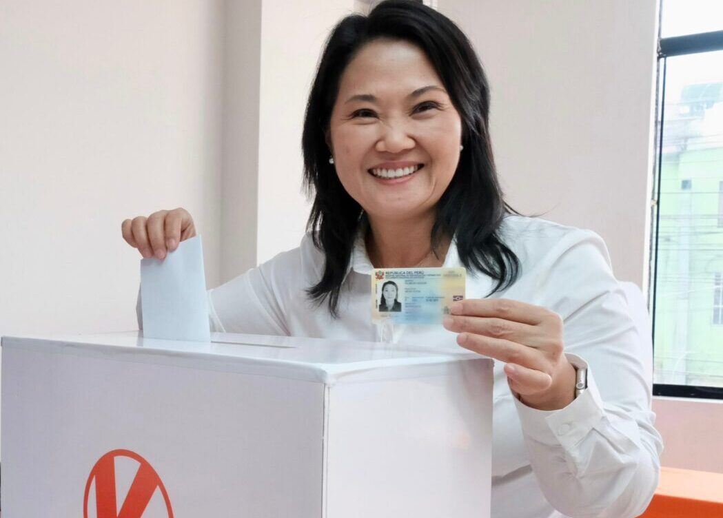 DIREITA VOLVER Sentido cheiro da derrota para Keiko Fujimori, Roberto Sanchez convocada protestos