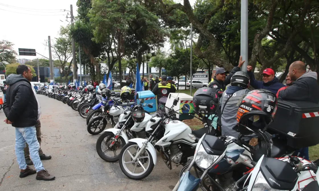 MOTOS FACILITADAS Governo prepara linha de crédito para motociclistas de aplicativos