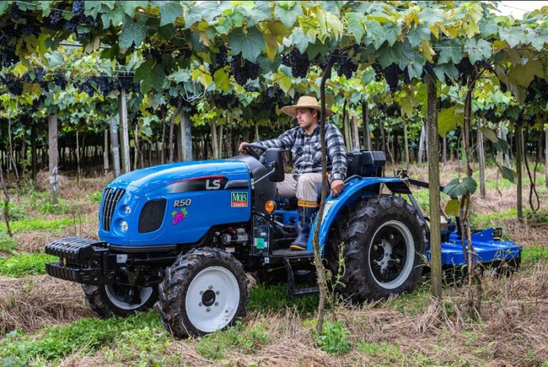 MECANIZAÇÃO AGRÍCOLA Tecnologia em tratores para impulsionar a fruticultura na região Nordeste