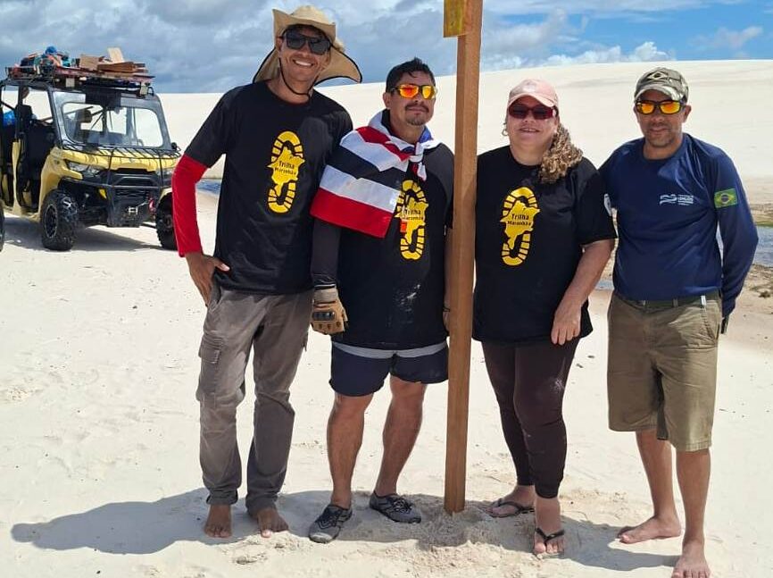 SINALIZAÇÃO TURÍSTICA Alunos do Curso de Turismo da UFMA participam da equipe de trabalho que sinalizou a segunda etapa da Trilha Amazônia Atlântica