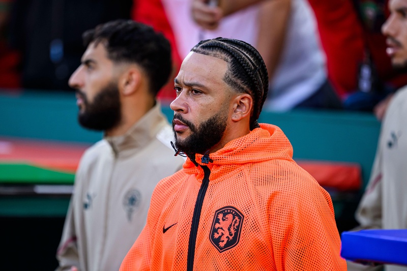 CONVOCAÇÃO ERRADA Ex-meia da Holanda diz que Depay na Copa foi um erro: ‘No meu tempo, se deixasse a Europa, não era convocado’
