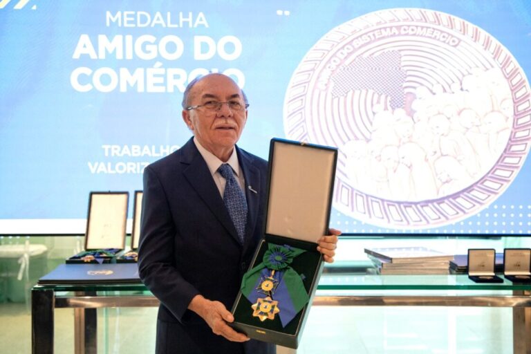 RECONHECIMENTO Maurício Feijó é agraciado no Rio de Janeiro com a Ordem do Mérito Comercial da Amazônia