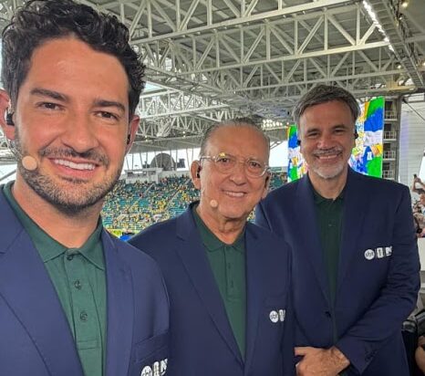 Na despedida como narrador, Galvão Bueno cogita continuar atuando, mas como comentarista de Futebol Na despedida como narrador, Galvão Bueno cogita continuar atuando, mas como comentarista de Futebol