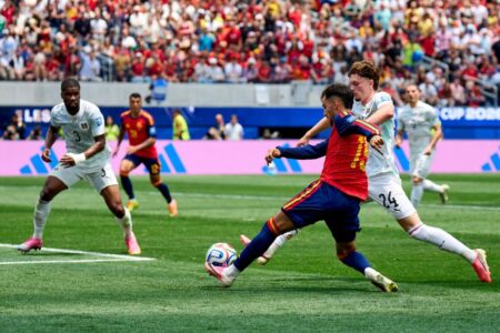 COPA DO MUNDO Portugal e Espanha se enfrentam segunda-feira nas oitavas de final após superarem seus desafios desta quinta-feira