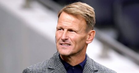 RUMO AO HEXA Ídolo inglês Teddy Sheringham aponta Seleção Brasileira como favorita à Copa: “Aparecem quando realmente vale”