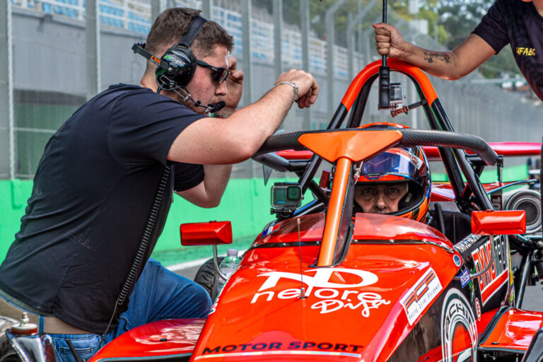 FORMULA 1600 Marcel Fachini divide carro com o filho Breno nas 50 Milhas de Piracicaba da Fórmula 1600