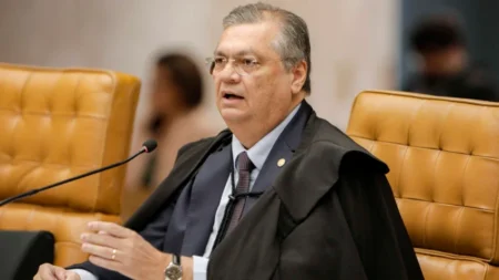 Ministro Flávio Dino autoriza Polícia Federal a acessar investigação sobre produtora do filme Dark Horse