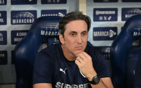 TÉCNICO DEMITIDO Diretoria do Fluminense não suporta pressão da torcida e demite o treinador Luís Zubeldía