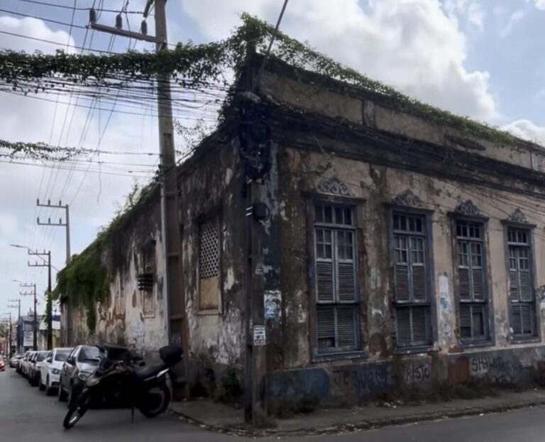 PATRIMÔNIO HISTÓRICO Prédio onde funcionou o Ateneu Teixeira Mendes no Centro da capital maranhense está abandonado