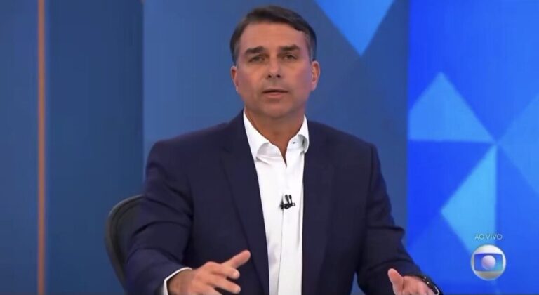 PATROCÍNIO PRIVADO Flávio Bolsonaro lembra que Daniel Vorcaro deu patrocínio de R$ 160 milhões à TV Globo e de R$ 50 milhões ao jornal Valor Econômico