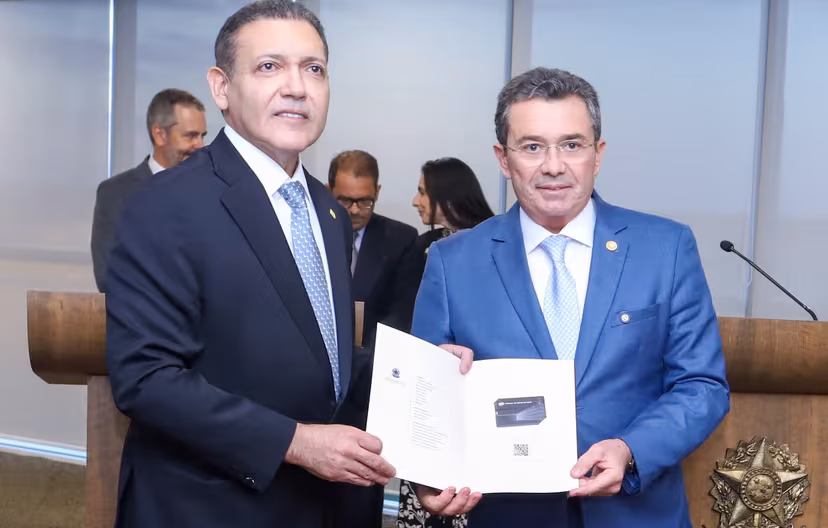 Lista do TCU encaminhada ao TSE tem 949 registros de gestores do Maranhão com contas irregulares Vital do Rêgo, presidente do TCU, entregou lista ao presidente do Tribunal Superior Eleitoral (TSE), Nunes Marques