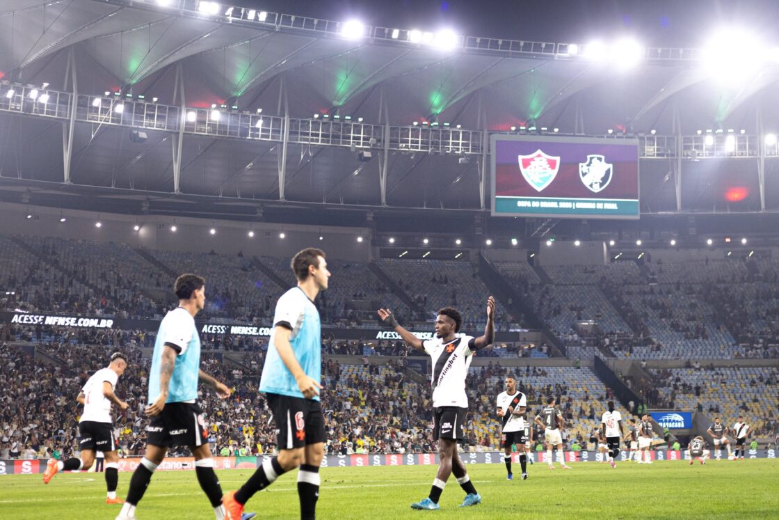 CLÁSSICO CARIOCA Vasco vence Fluminense e vai às quartas de final da Copa do Brasil com Palmeiras, Grêmio, Cruzeiro, Atlético e Santos