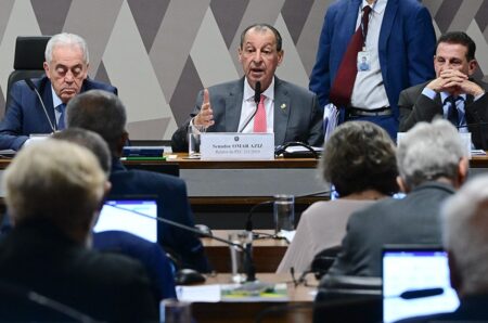JORNADA DE TRABALHO Aprovada da Comissão de Constituição e Justiça, proposta para implantação da jornada de trabalho 5 x 2 vai ao plenário do Senado
