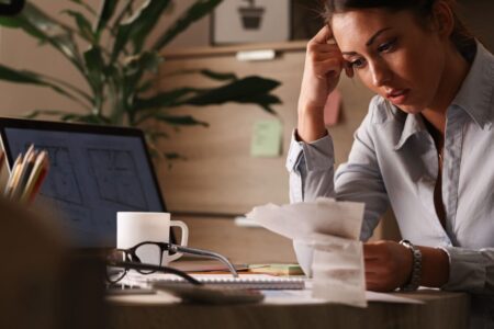 DÍVIDA INCOMODA Mais de 80% dos brasileiros afirmam que problemas financeiros já afetaram sua saúde mental, aponta pesquisa da Serasa