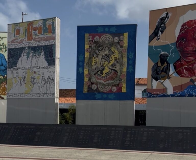 HISTÓRIA NA PRAÇA Monumento em São Luís lembra a escravidão negra no Maranhão detalhando a origem dos que foram trazidos à força para o estado