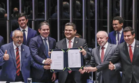 NOVA JORNADA Congresso promulga emenda do fim da 6×1 e a escala 5×2 começa em sessenta dias
