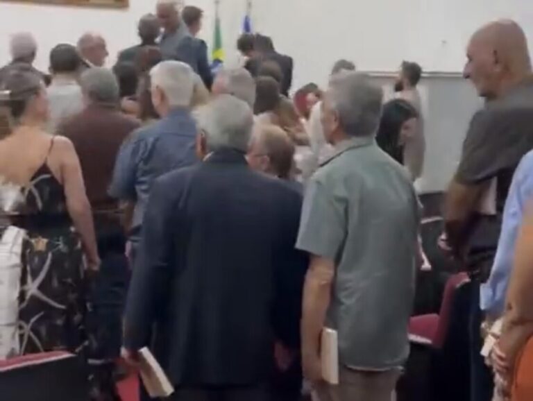 SESSÃO AUTÓGRAFOS Carlos Gaspar movimenta Academia Maranhense de Letras para lançamento do seu novo livro, “de ANANIAS de POLÍTICA”