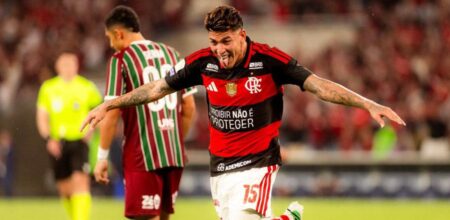 BRASILEIRÃO SÉRIE A Flamengo vence clássico Fla-Flu e mantém líder, seguido pelo Palmeiras, que goleou o Corinthians no Dérbi paulista