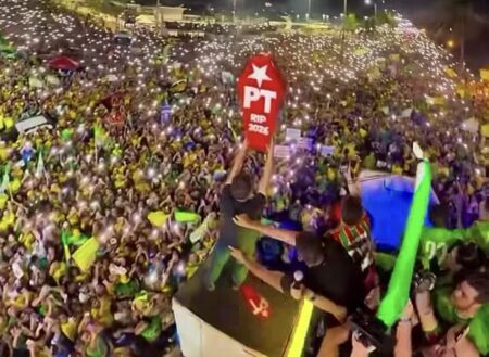 ILHA REBELDE Nikolas Ferreira puxa o Bloquinho do 22 em São Luís em apoio à candidatura de Flávio Bolsonaro a presidente