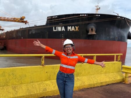 VENCENDO PELA EDUCAÇAO Da sala de aula em escola do Sesi em São à liderança feminina na área portuária