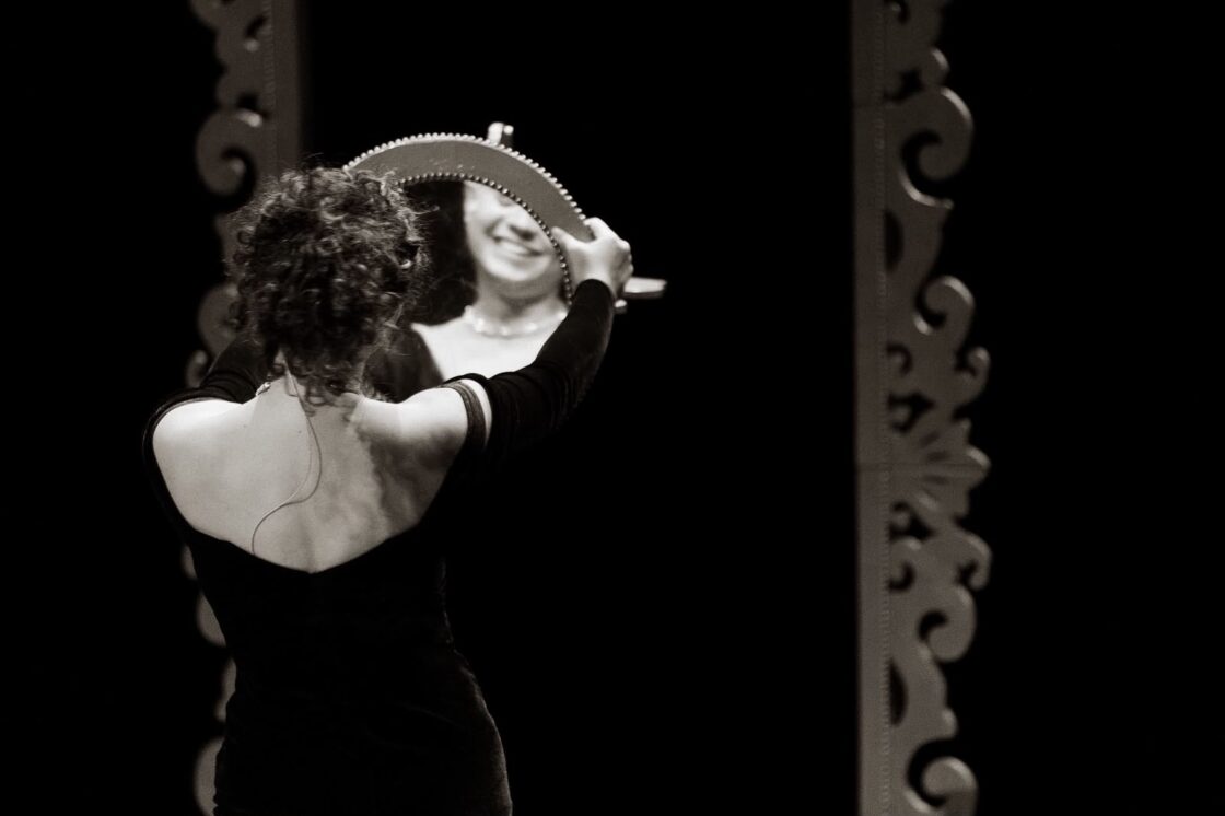 TEATRO SESC “A Mulher no Espelho” chega a São Luís em novembro numa circulação pelo Nordeste