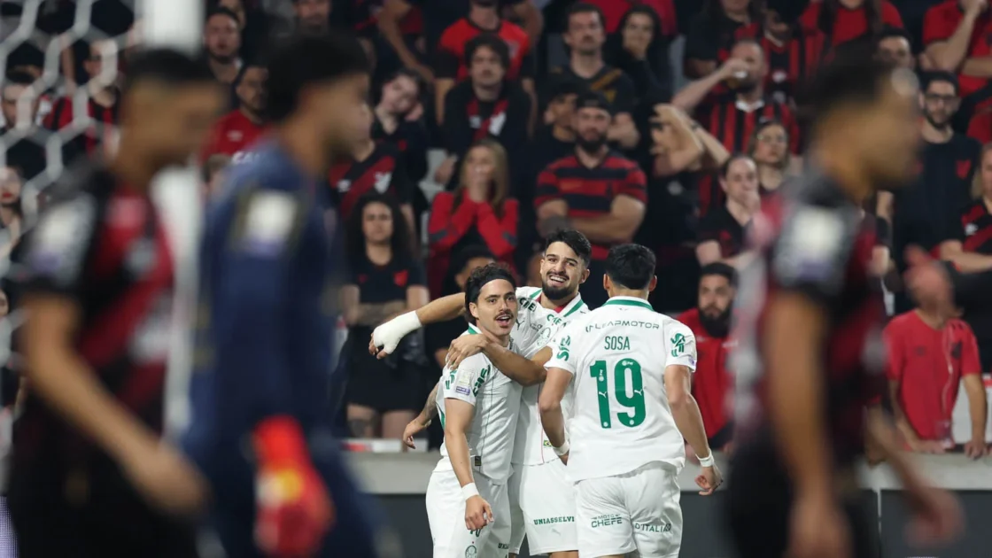 BRASILEIRÃO SÉRIE A Palmeiras reassume liderança do Campeonato Brasileiro e torce para um tropeço do Flamengo diante do Bahia
